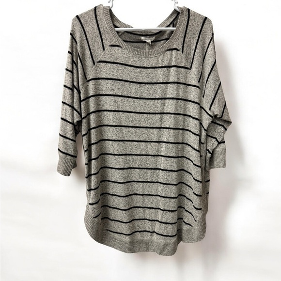 Maurices Tops - Maurices Heather Gray Knit Top